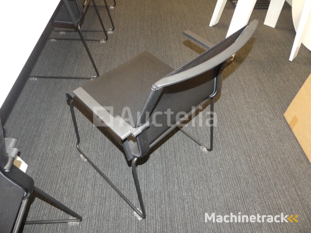 Vergadertafel + 8 FAMO stoelen