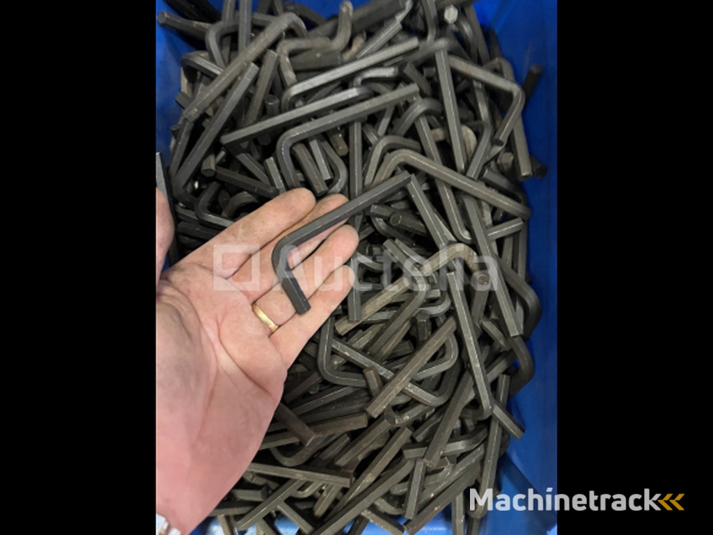 grote partij inbussleutels in bak