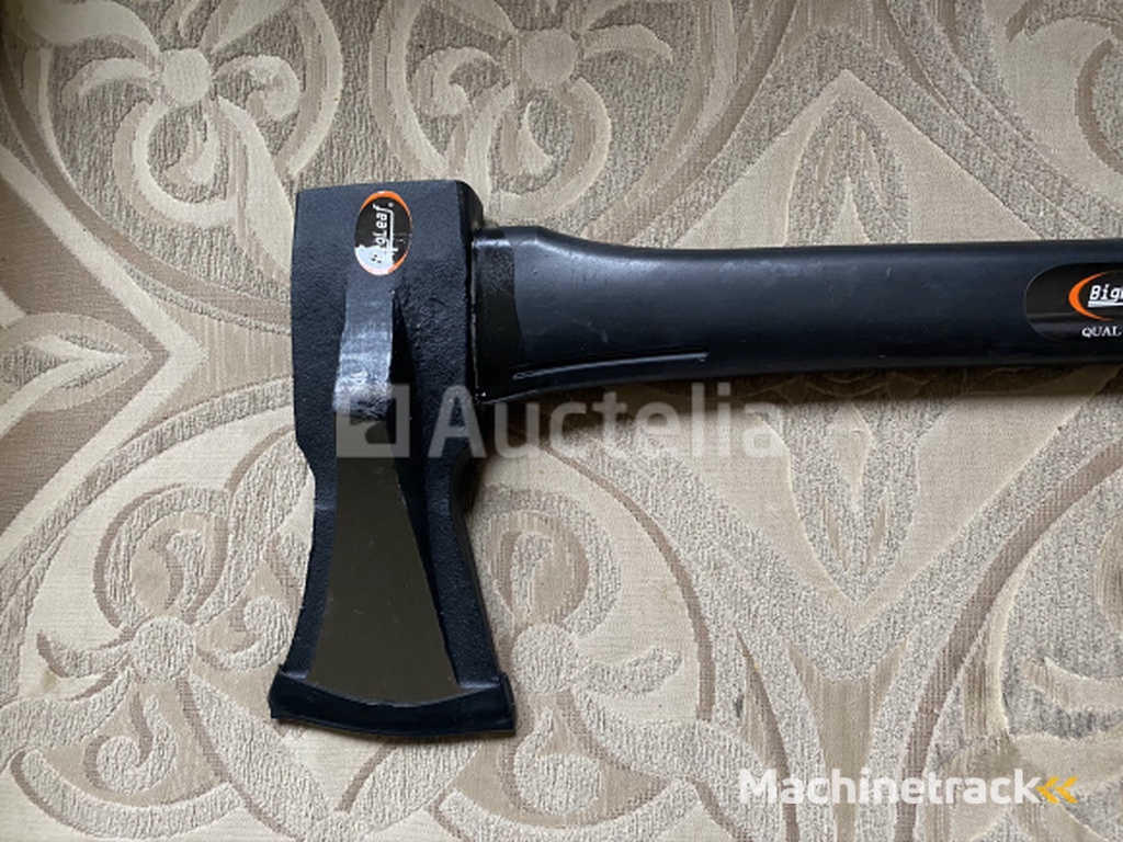 1 grote Kloofbijl  2200 gram met fiberglass steel