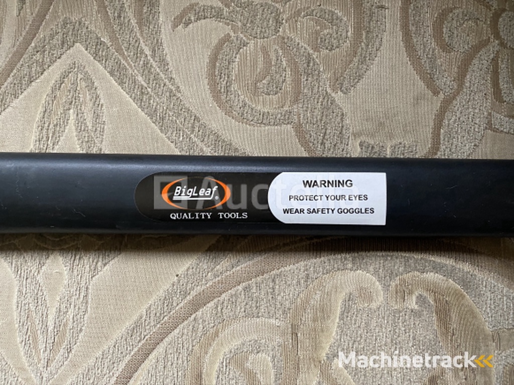 1 grote Kloofbijl  2200 gram met fiberglass steel