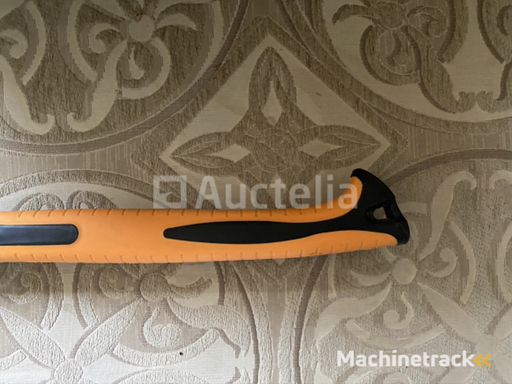 1 grote Kloofbijl  2200 gram met fiberglass steel