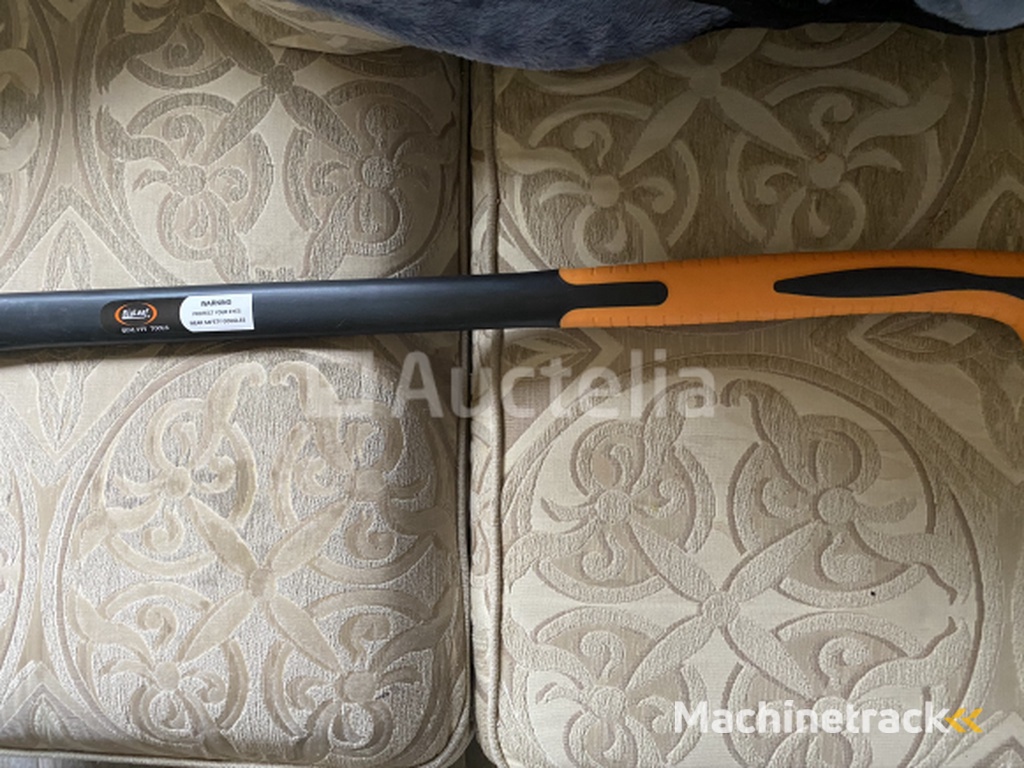 1 grote Kloofbijl  2200 gram met fiberglass steel