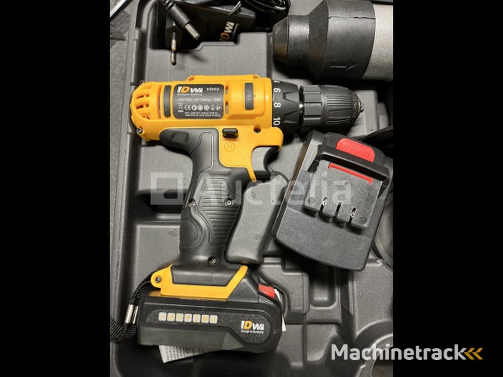 Boorhamer en accu schroevendraaier in koffer