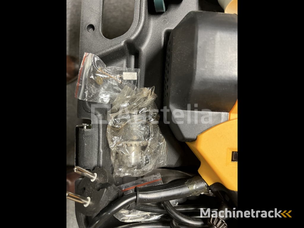 Boorhamer en accu schroevendraaier in koffer