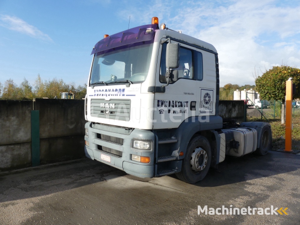 Oplegger trekker MAN TGA18-430
