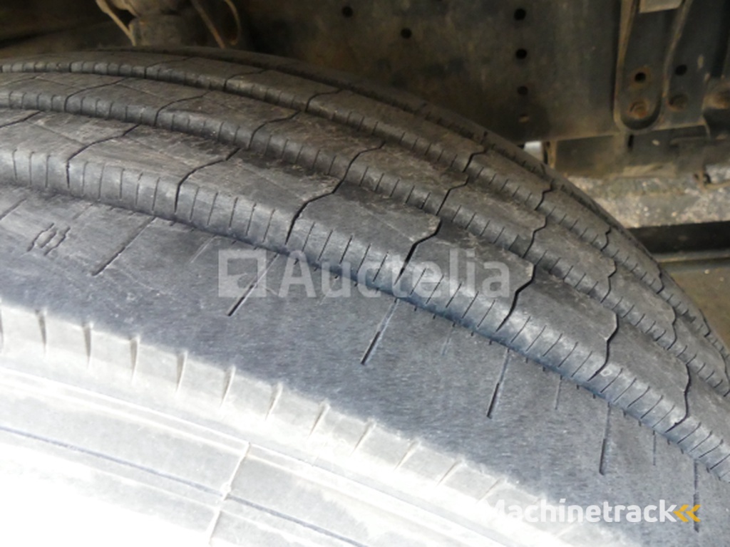 Oplegger trekker MAN TGA18-430