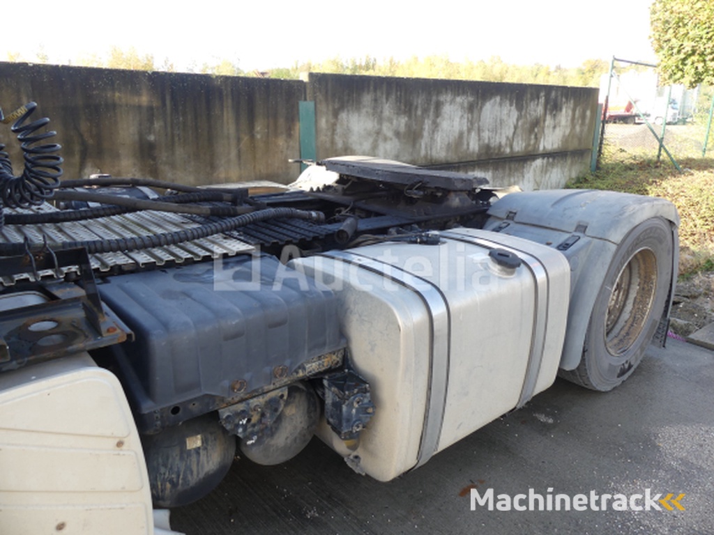 Oplegger trekker MAN TGA18-430