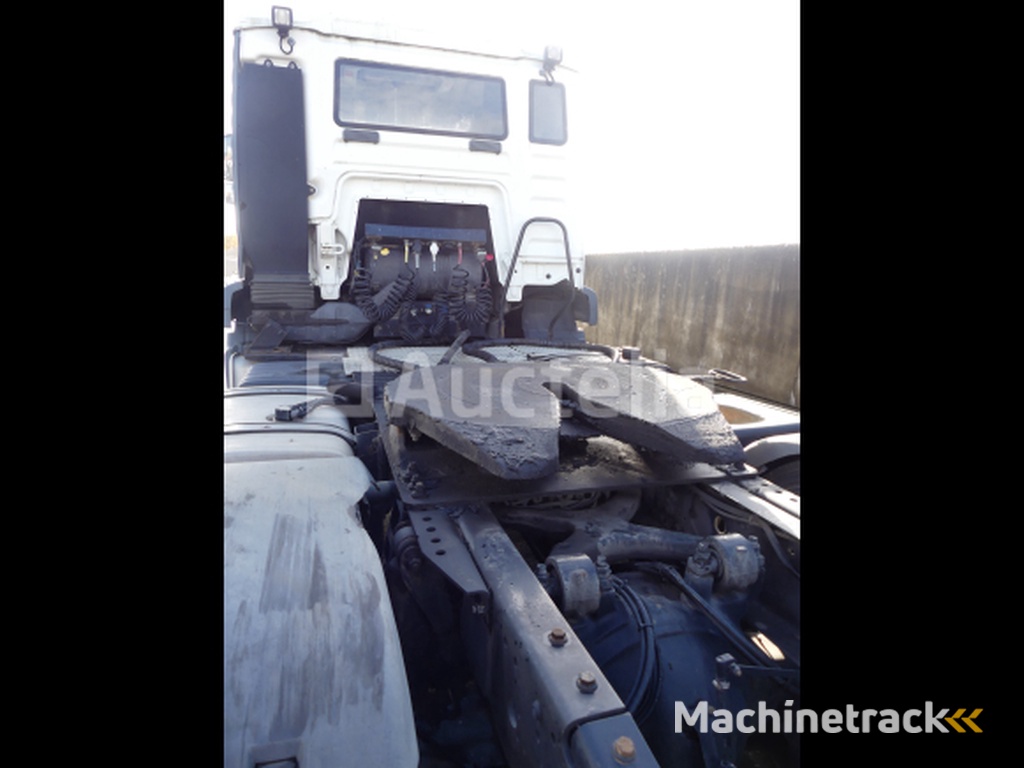 Oplegger trekker MAN TGA18-430