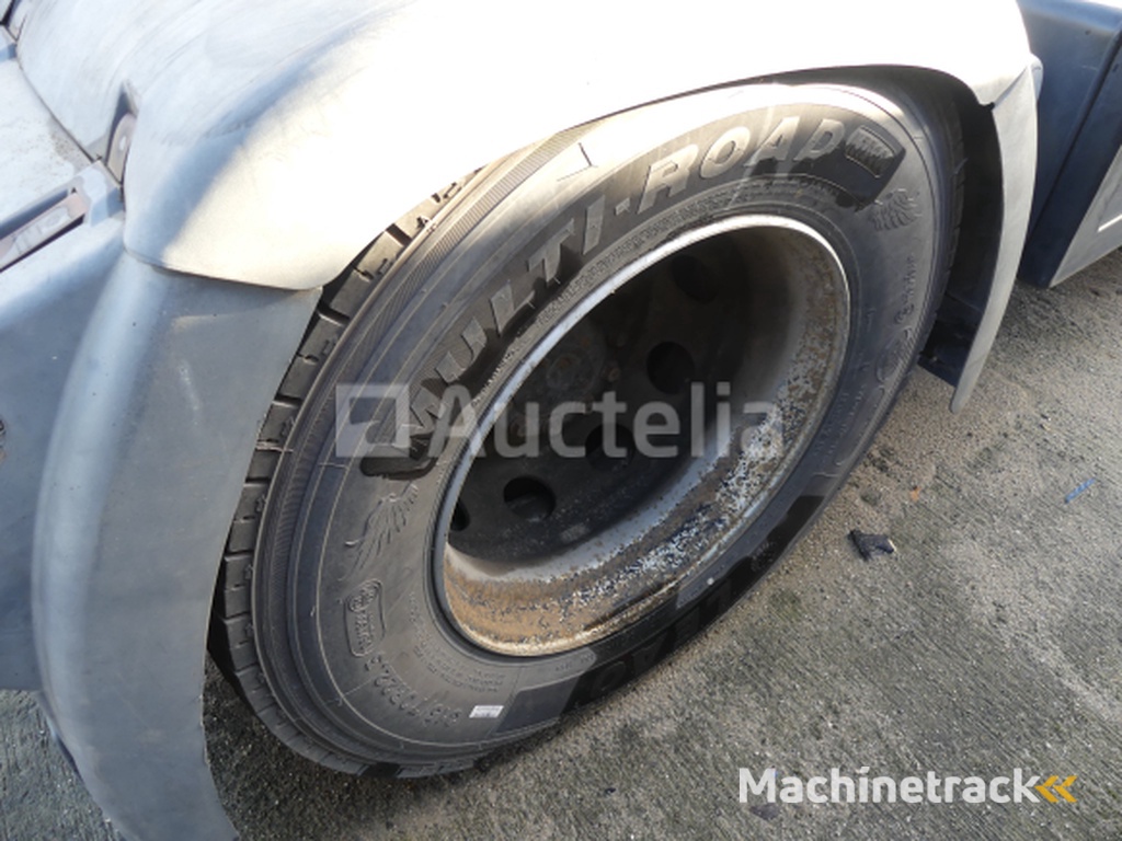 Oplegger trekker MAN TGA18-430