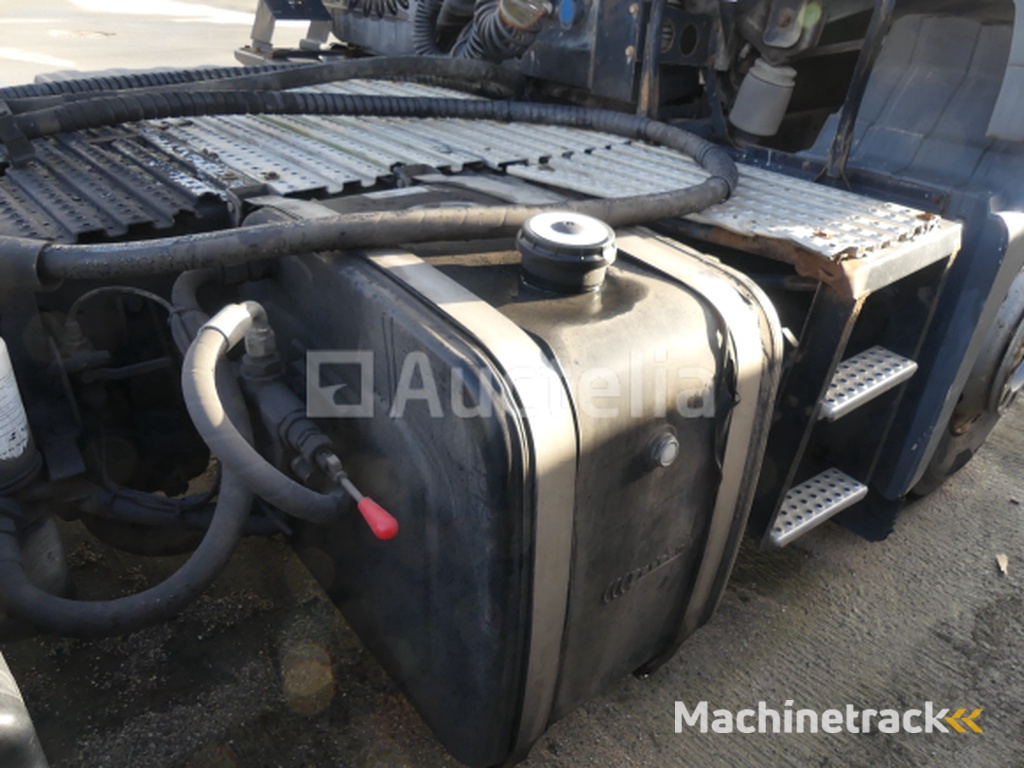 Oplegger trekker MAN TGA18-430