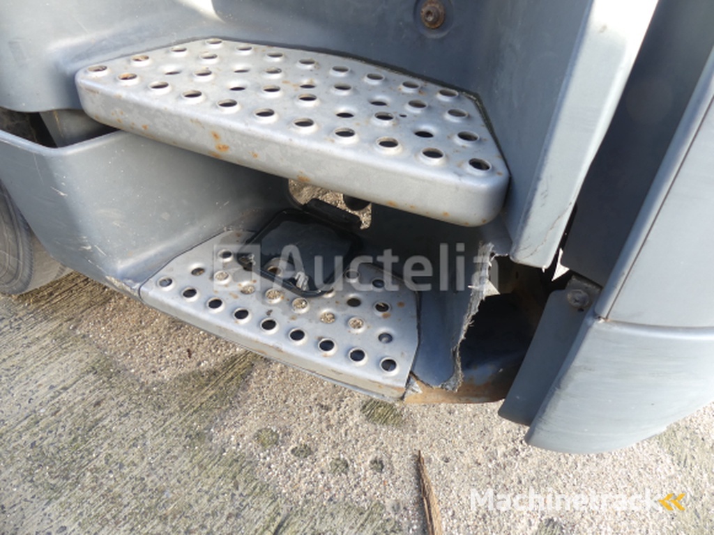 Oplegger trekker MAN TGA18-430