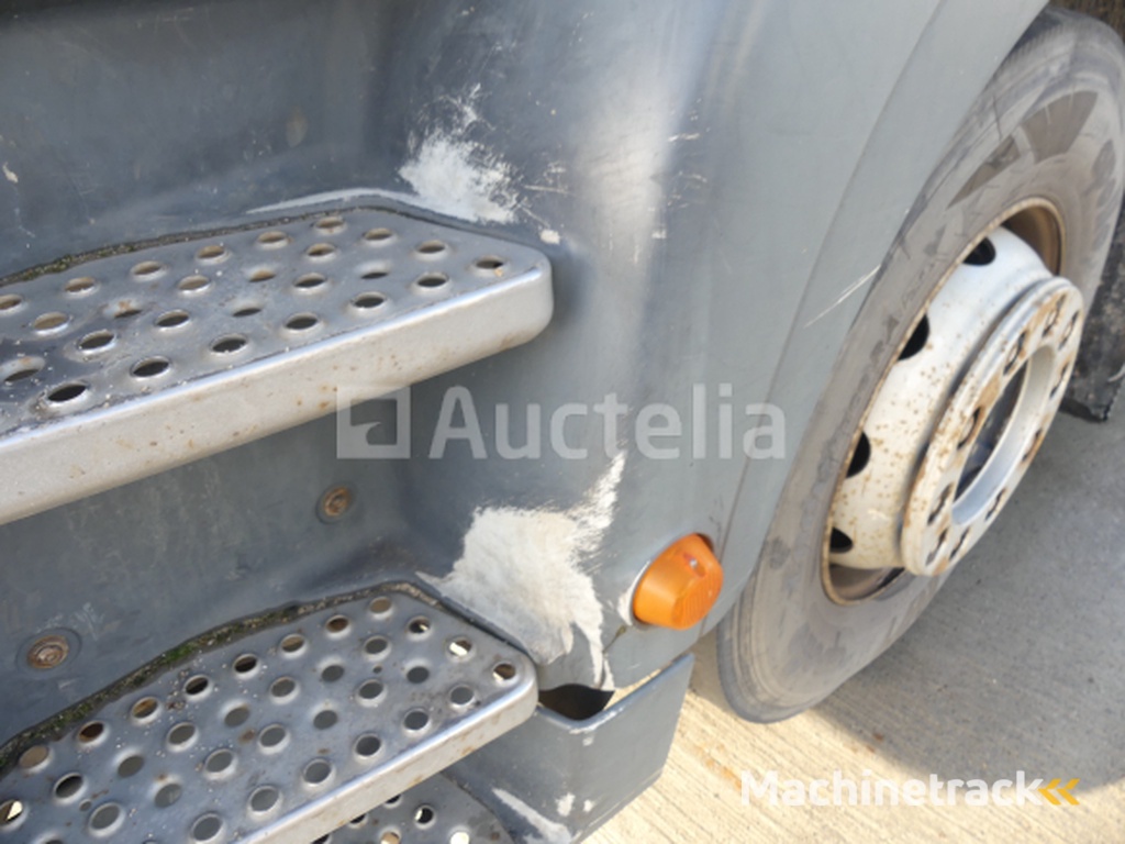 Oplegger trekker MAN TGA18-430