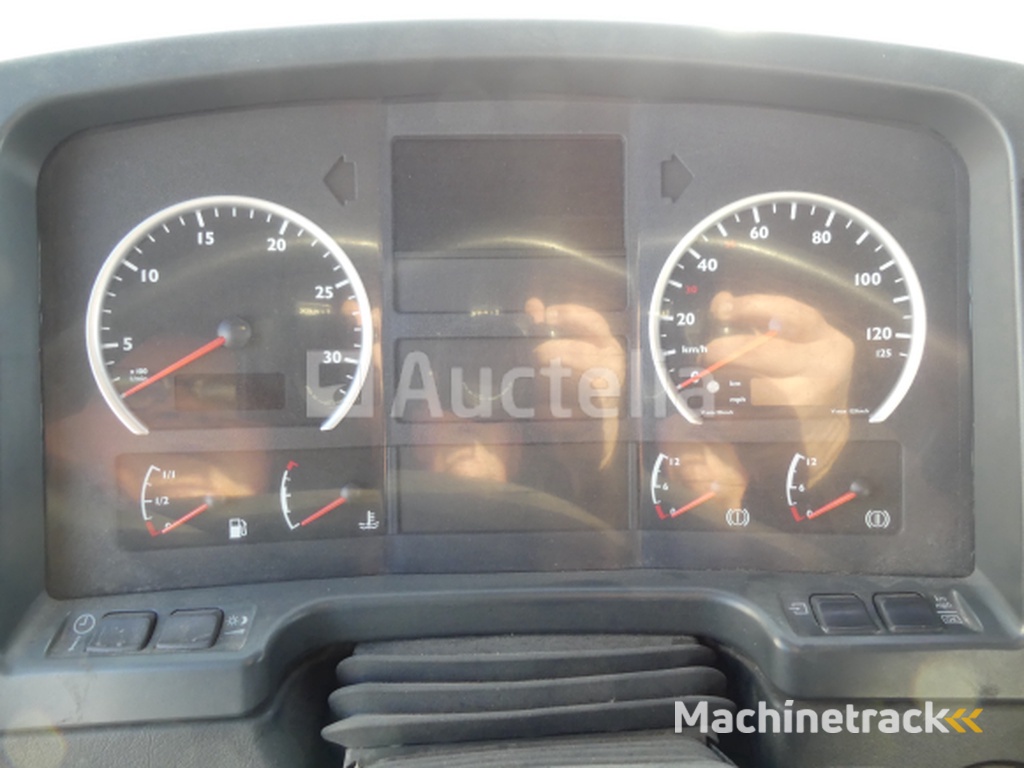 Oplegger trekker MAN TGA18-430