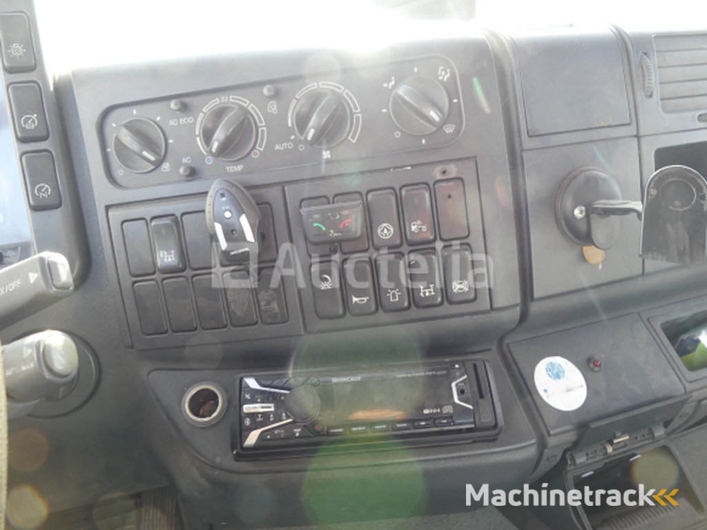 Oplegger trekker MAN TGA18-430