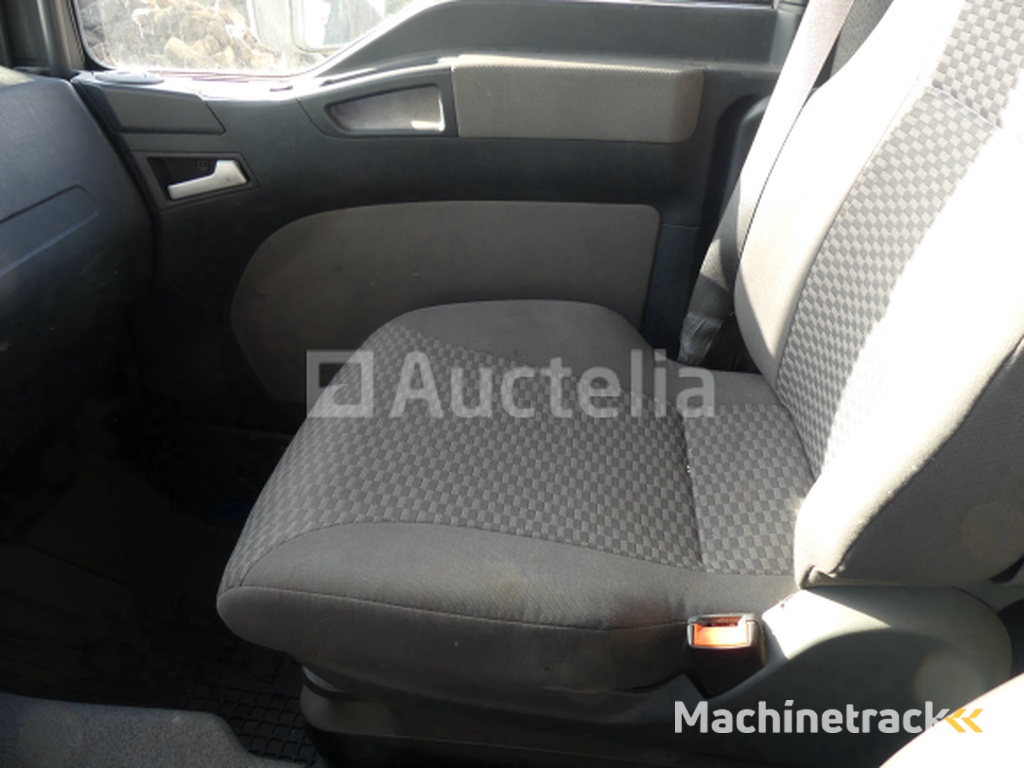 Oplegger trekker MAN TGA18-430