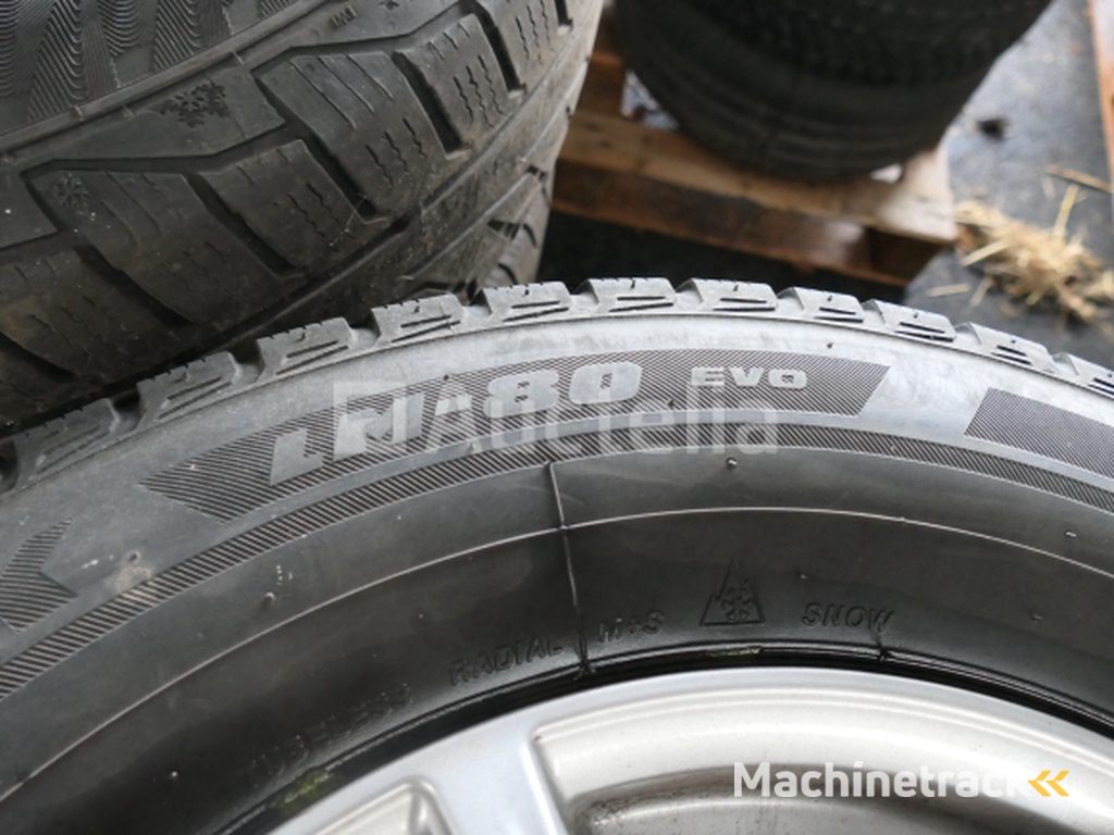 4 Tweedehands winterbanden op Vredestein Wintrak Extreme velg