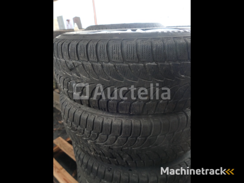 4 Tweedehands winterbanden op Vredestein Wintrak Extreme velg