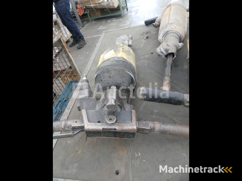 3 Pneumatic jackhammers