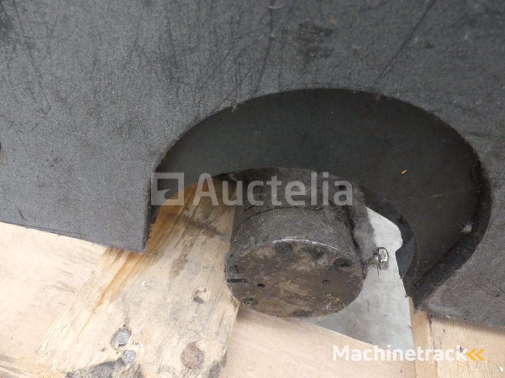 Industrial drilling rig