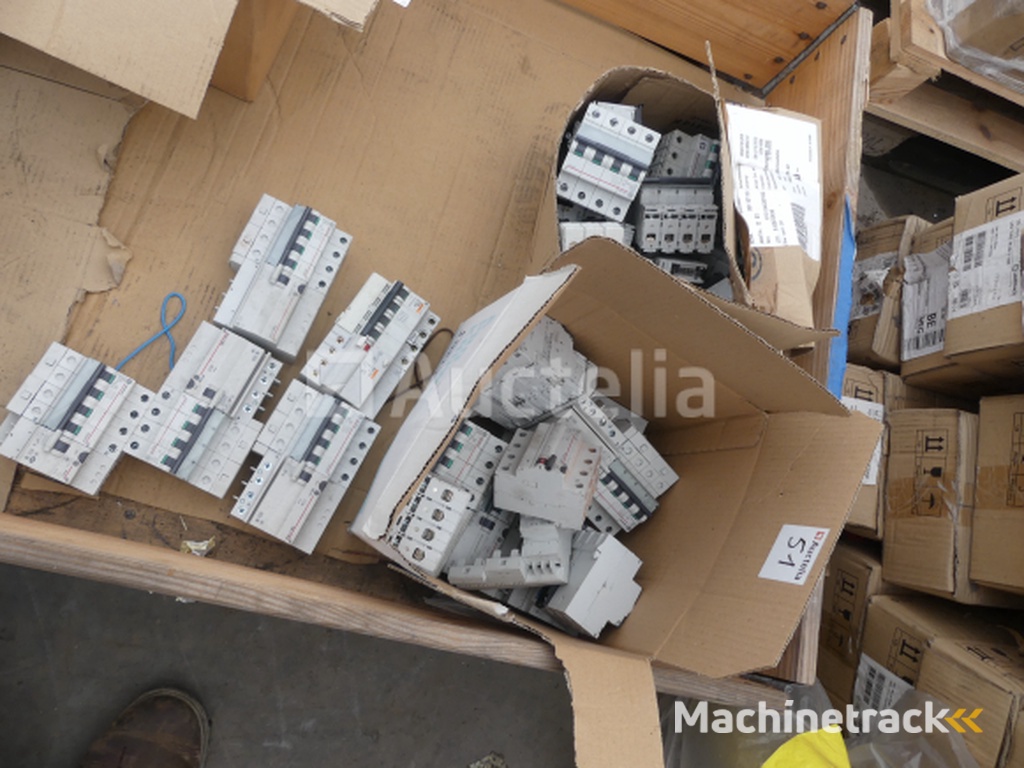 35 Miscellaneous circuit breakers