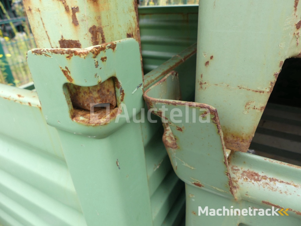 4 stackable metal bins