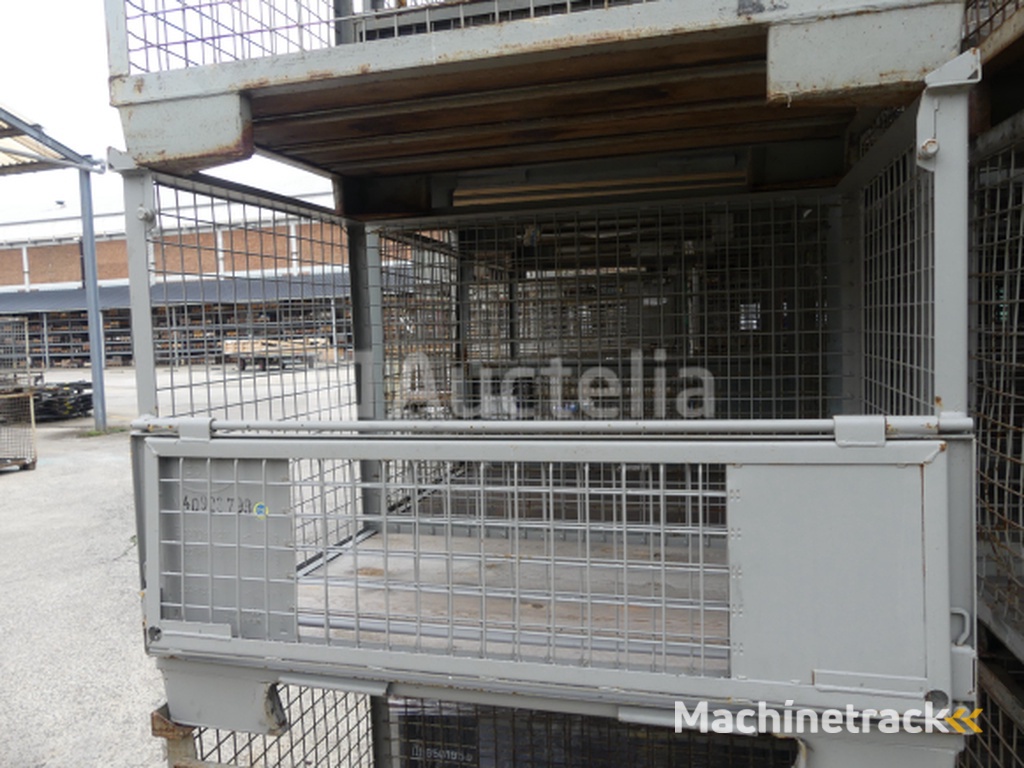 4 stackable wire bins