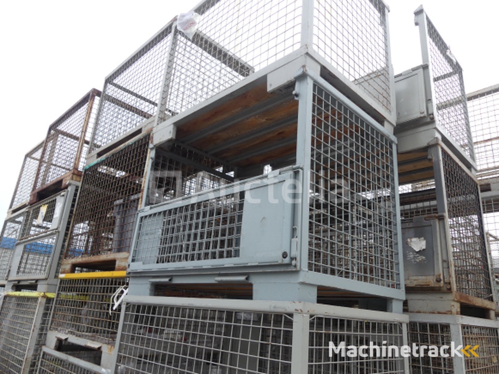 4 stackable wire bins