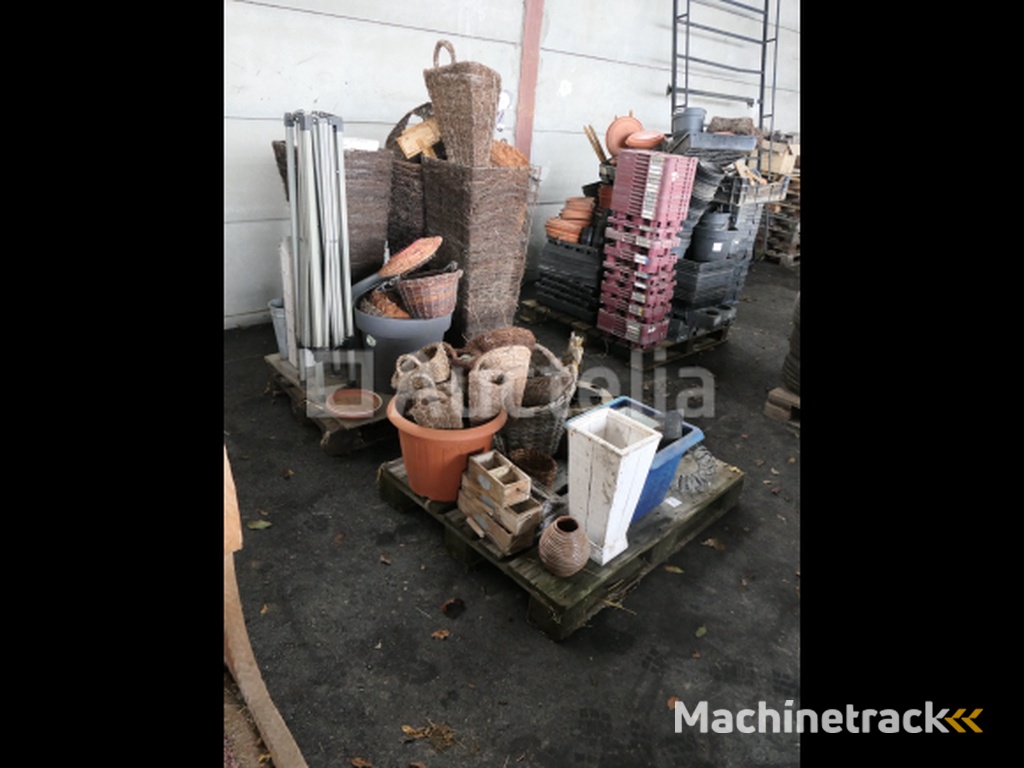 Decoratie, diverse plastic potten