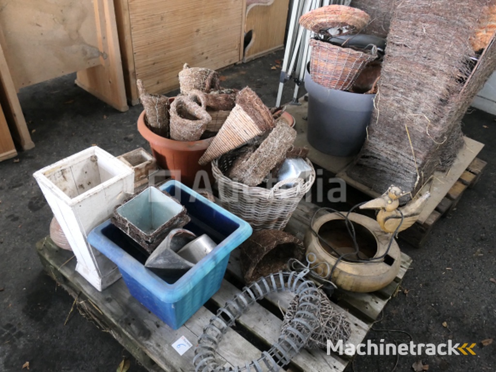 Decoratie, diverse plastic potten