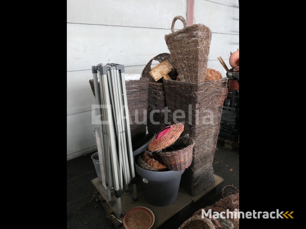 Decoratie, diverse plastic potten