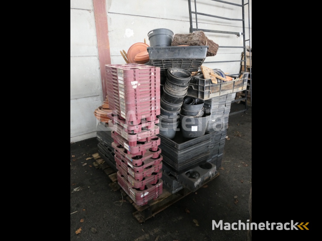 Decoratie, diverse plastic potten