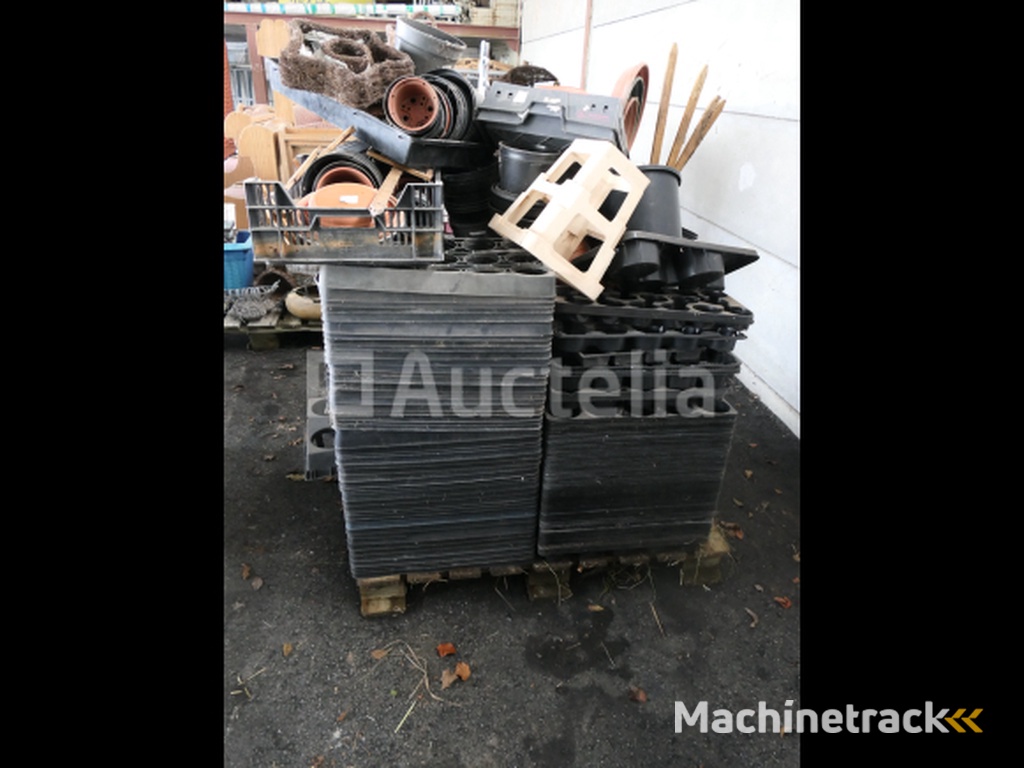 Decoratie, diverse plastic potten