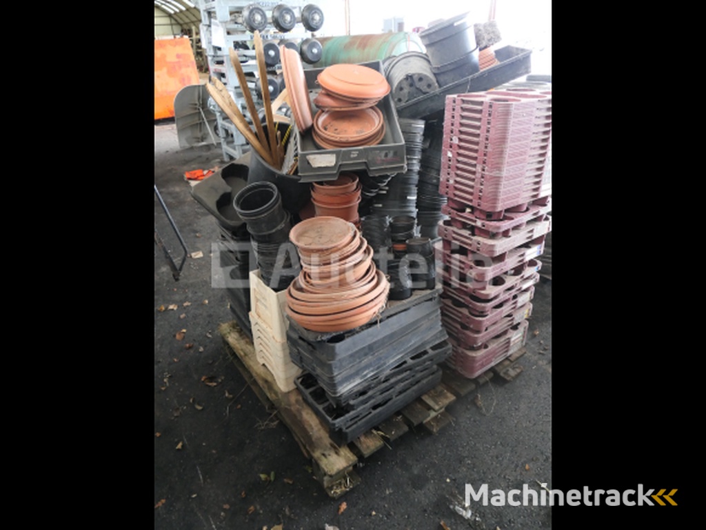 Decoratie, diverse plastic potten