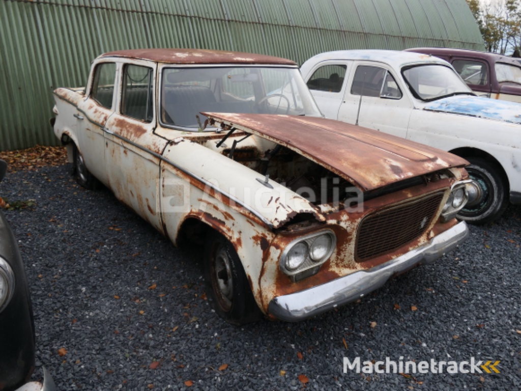 Voorouderauto om Studebaker te herstellen