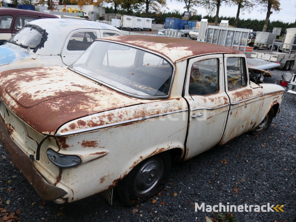Voorouderauto om Studebaker te herstellen