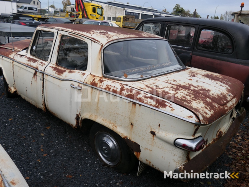 Voorouderauto om Studebaker te herstellen