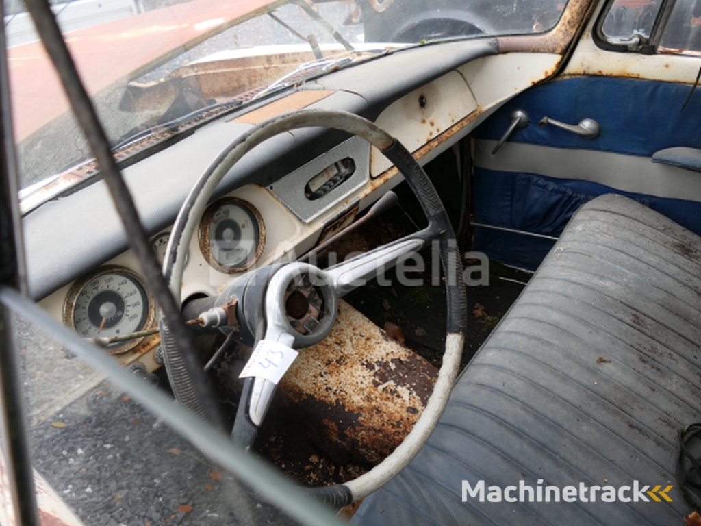 Voorouderauto om Studebaker te herstellen