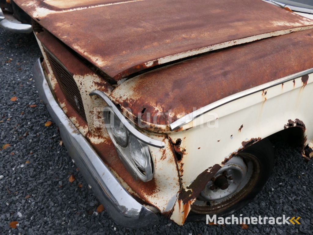 Voorouderauto om Studebaker te herstellen