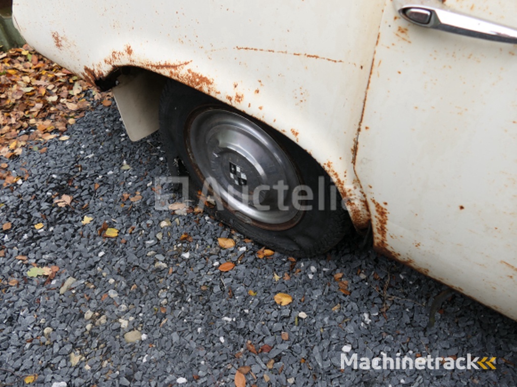 Voorouderauto om Studebaker te herstellen