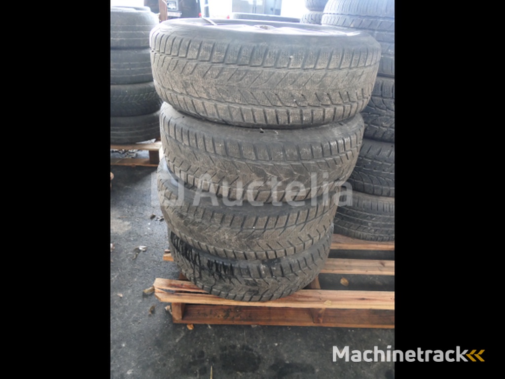 4 Tweedehands winterbanden op Vredestein Wintrak Extreme velg