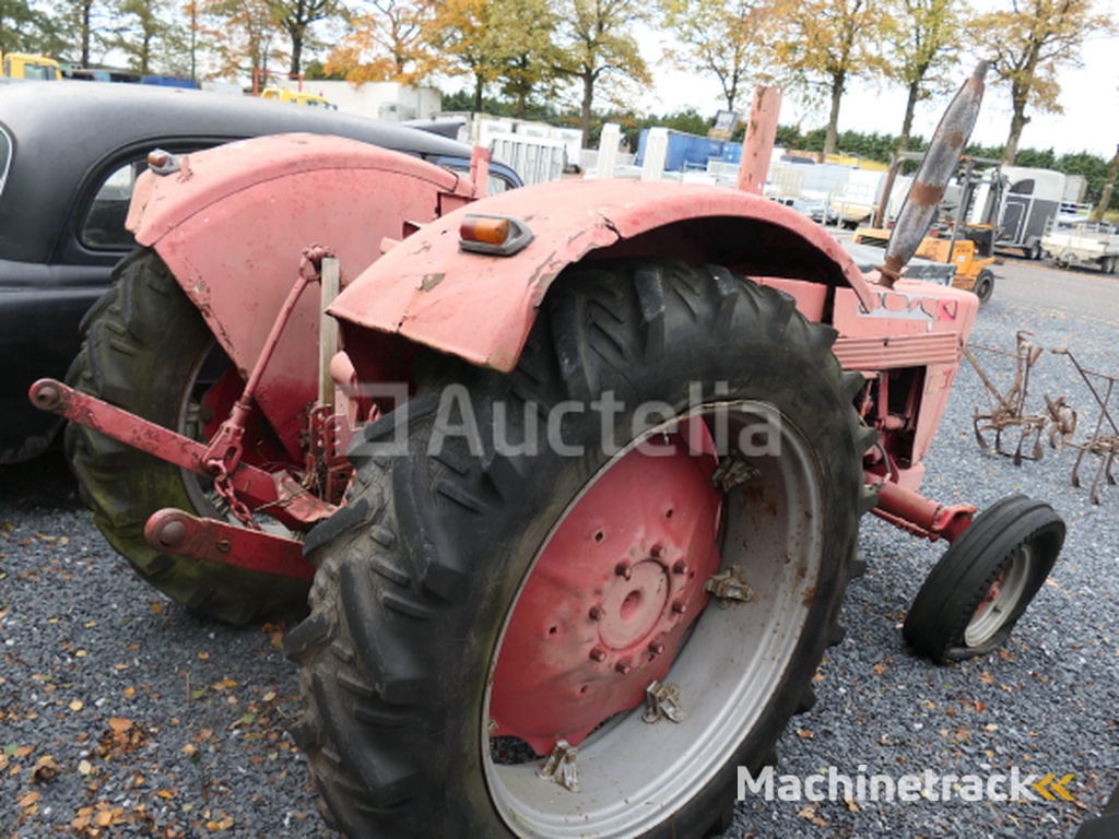 International Harvester Agricultural Tractor (VIN:NT362374)