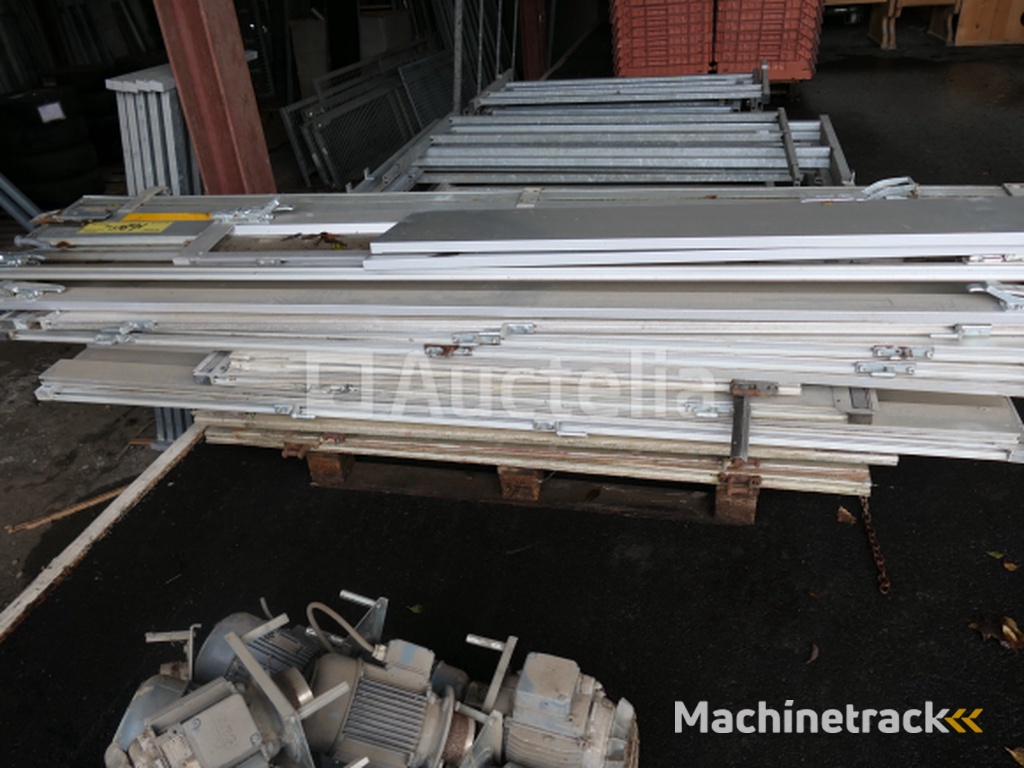 17 Aluminium side panels for trailers