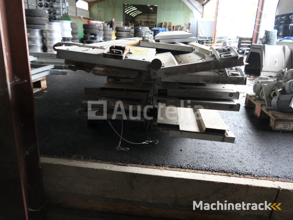 17 Aluminium side panels for trailers