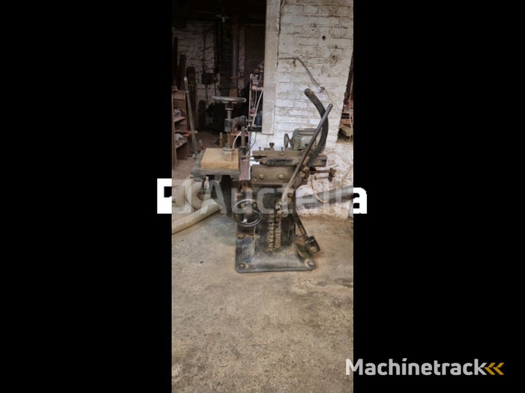 CH DEBELDER lontboormachine – oude, gemotoriseerde, robuuste machine
