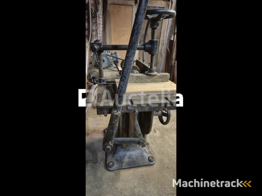 CH DEBELDER lontboormachine – oude, gemotoriseerde, robuuste machine