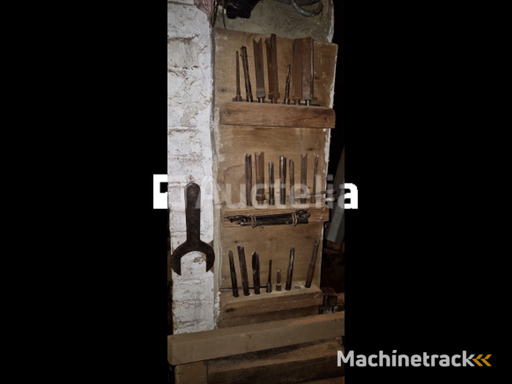 CH DEBELDER lontboormachine – oude, gemotoriseerde, robuuste machine