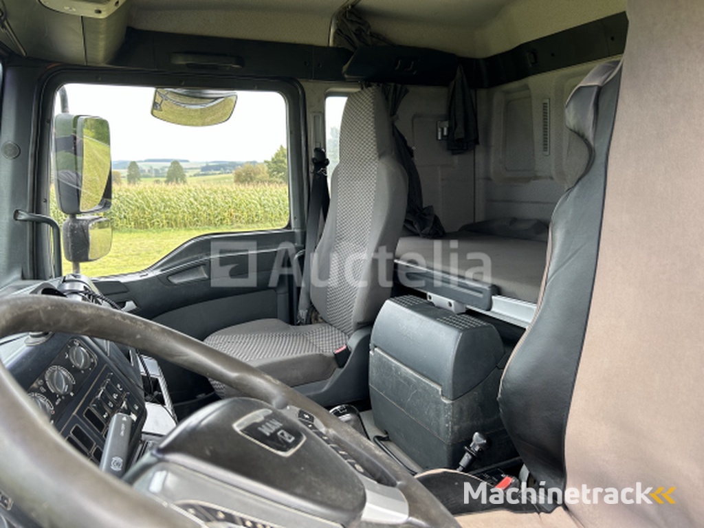 MAN TGA 26.430 container vrachtwagen. 6x4