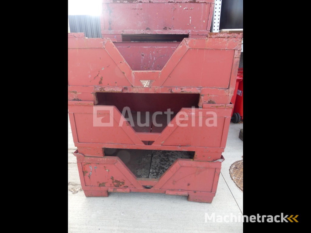 4 Stackable metal bins