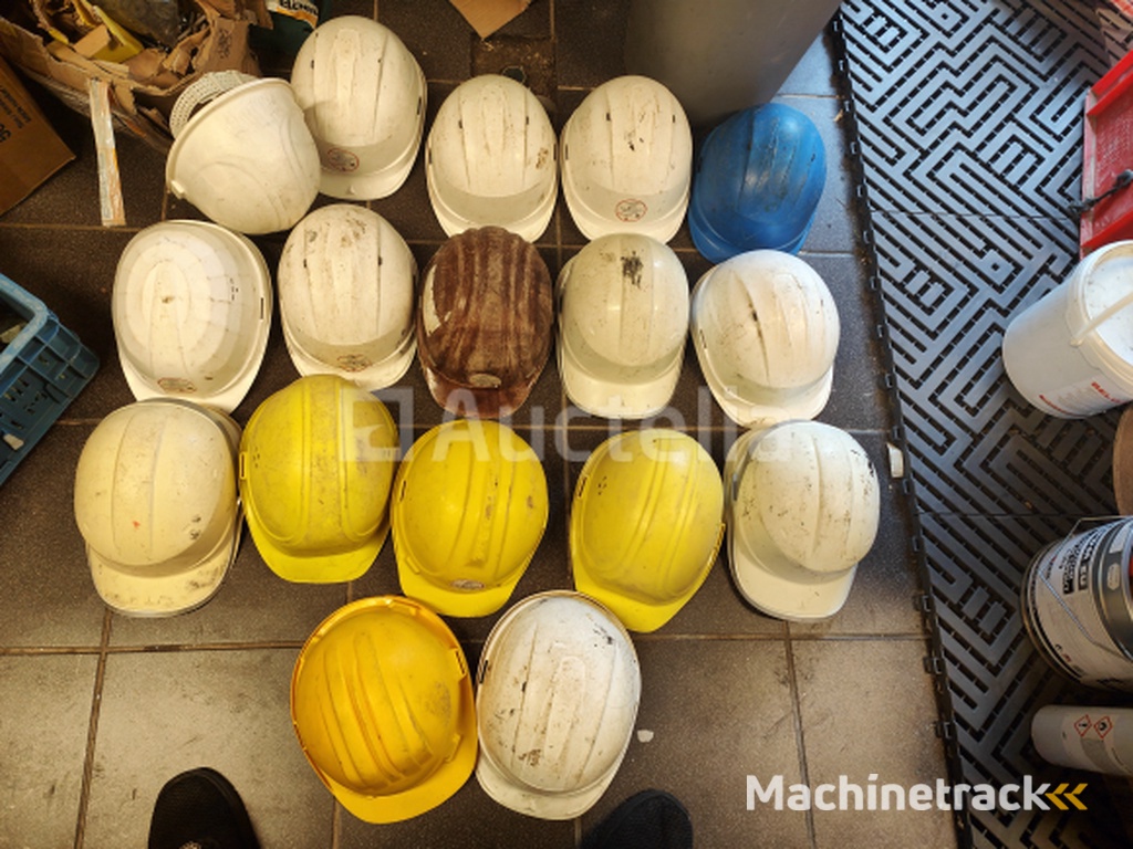 Very large lot of safety helmets