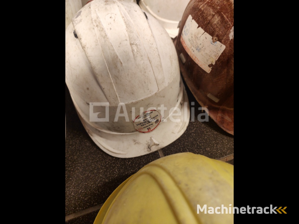 Very large lot of safety helmets
